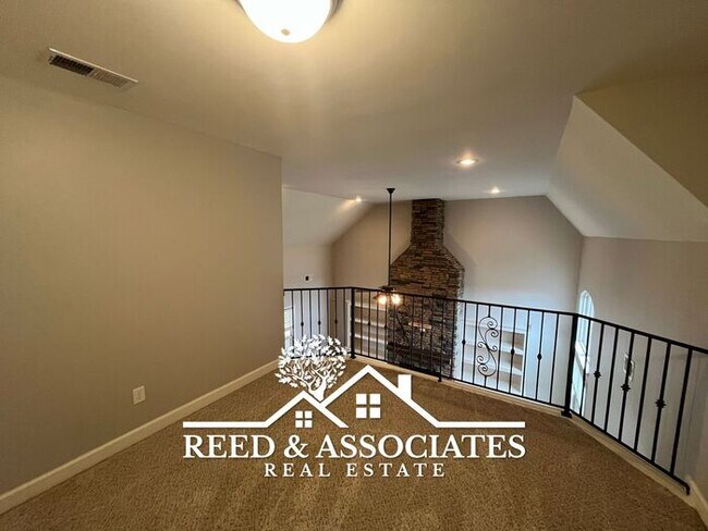 Building Photo - 4 Bedroom Arlington Home with a Lakeside Lot