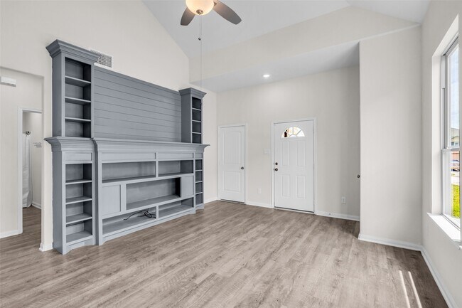 Building Photo - 14211 Grand Hls Dr