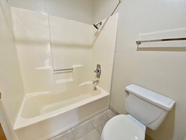 Building Photo - CONDO - OAK CREEK ESTADOS - VILLAGE OF OAK...