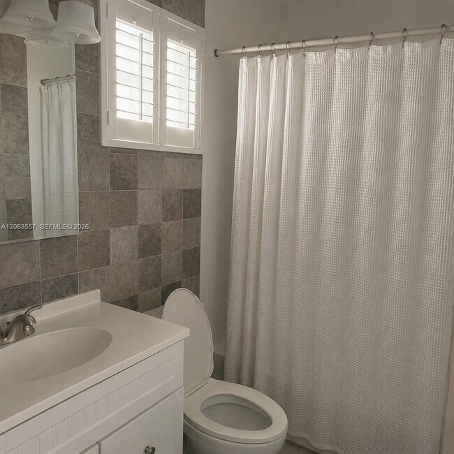 Building Photo - 443 0