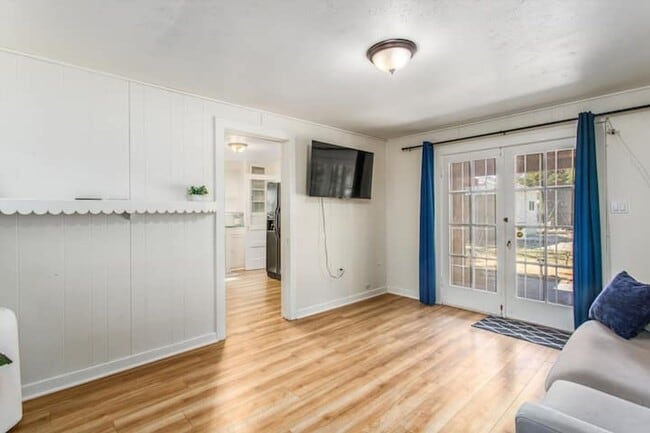 Building Photo - Charming 1-bedroom backhouse in Mentone!