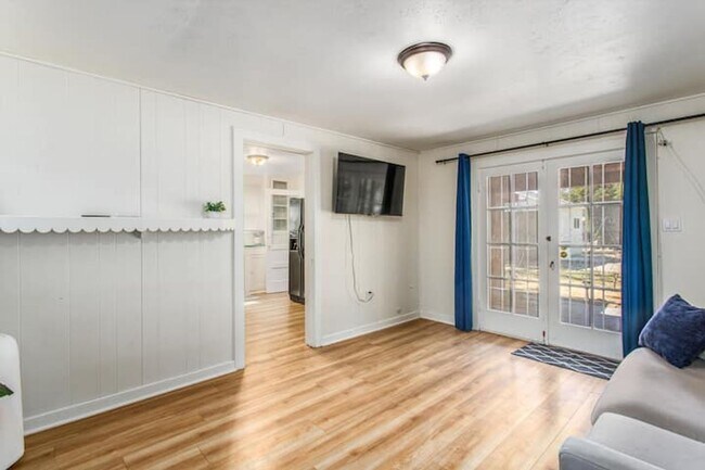 Building Photo - Newly renovated  1-bedroom backhouse in Mentone!