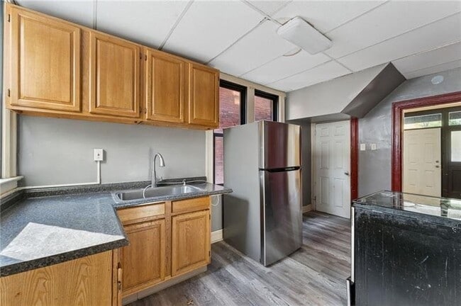 Building Photo - 1250 Blackadore Ave