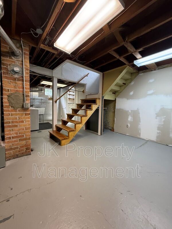 Building Photo - 2217 1st Ave S