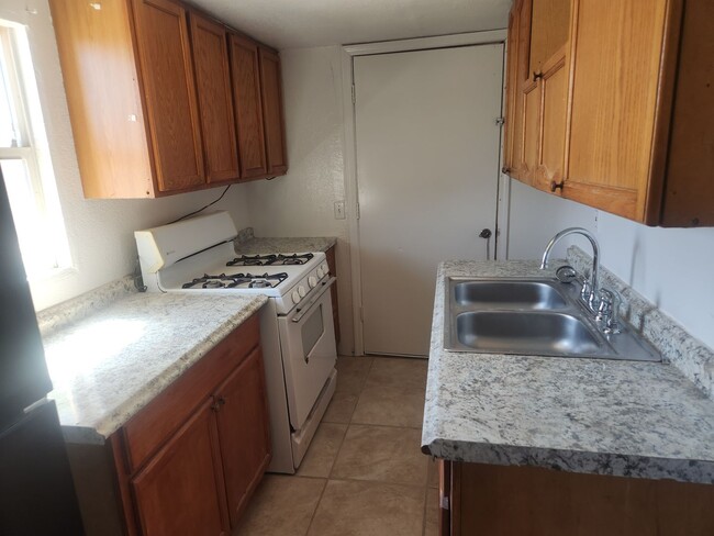 Building Photo - Downtown 3 bedroom