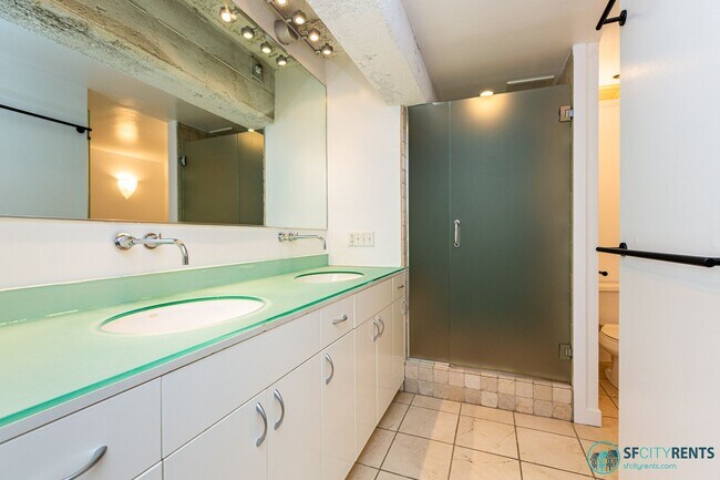 Building Photo - SoMA: Ground Level Conversion Live/Work Lo...