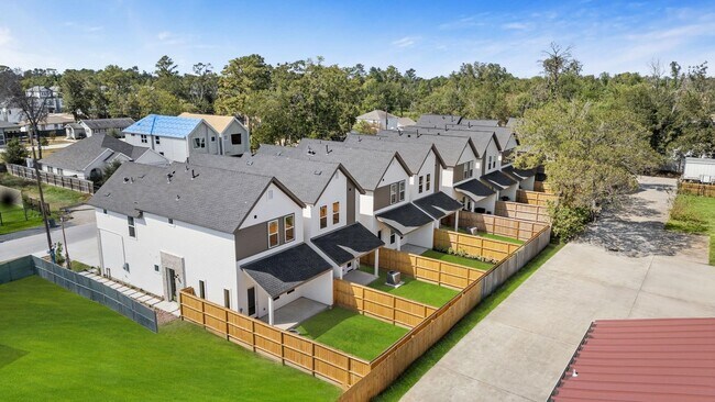 Building Photo - 5622 Bertellis Ln