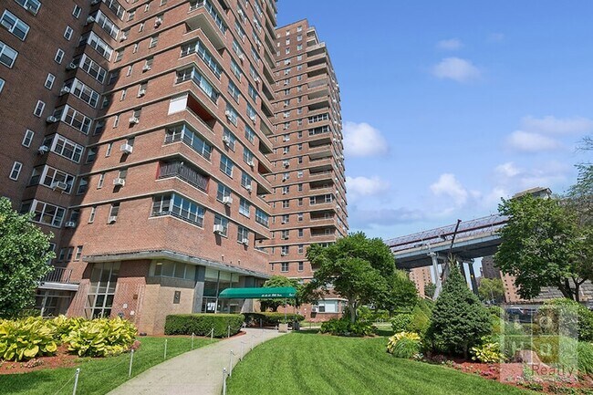 Building Photo - 477 FDR Dr
