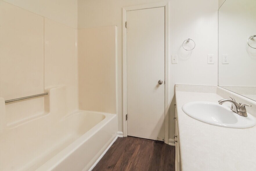 Building Photo - 4061 Wylie Ln