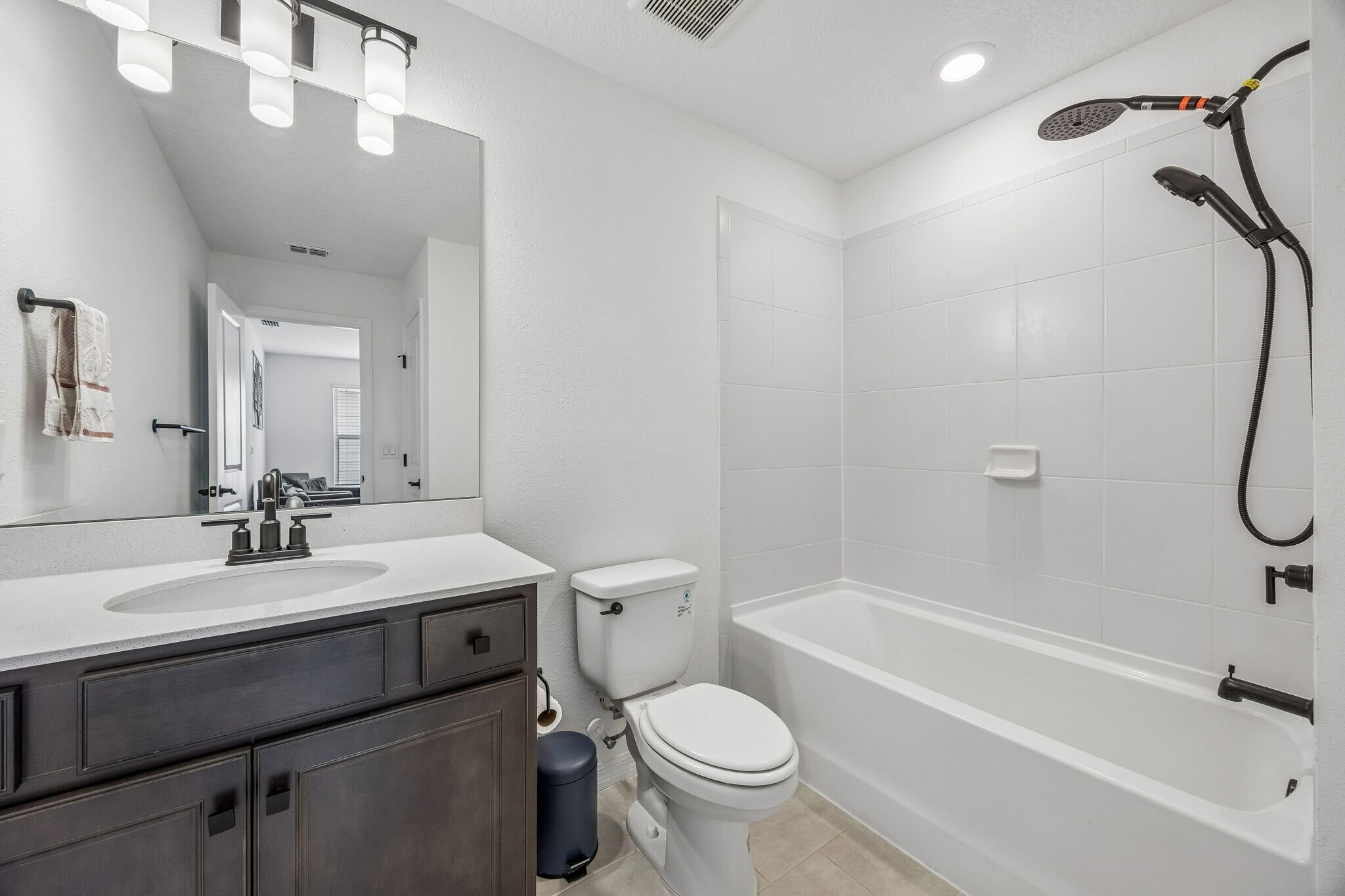 Building Photo - 236 Hawthorn Pk Cir