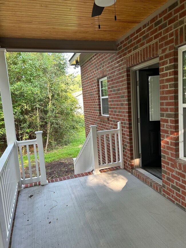 Building Photo - For Rent: Like New 3-Bedroom 2.5 Bath Home...