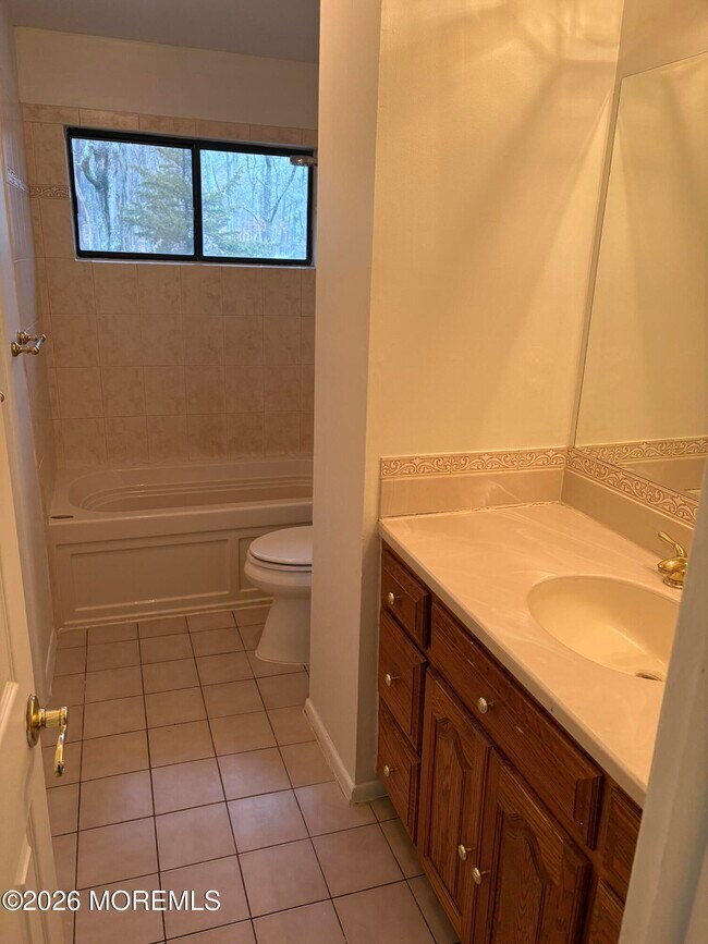 Building Photo - 13 Chippewa Rd