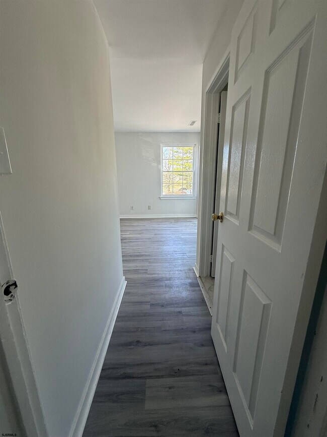 Building Photo - 208 Heather Croft