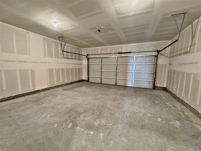 Building Photo - 8431 Vacek Xing Wy