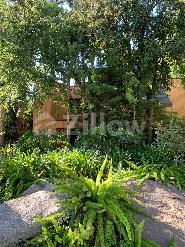 Building Photo - 3152 W Los Altos Ave