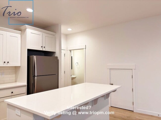 Building Photo - 2442 Brackenfern Blvd