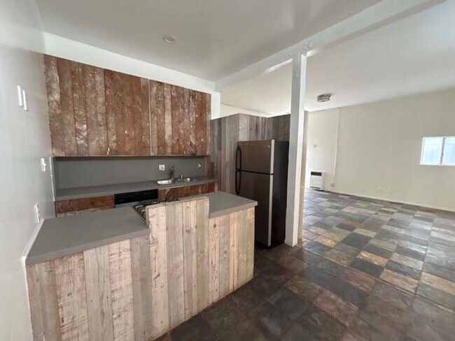 Building Photo - 915 Broadway St