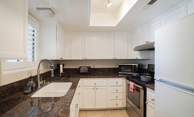 Building Photo - 5301 E Waverly Dr