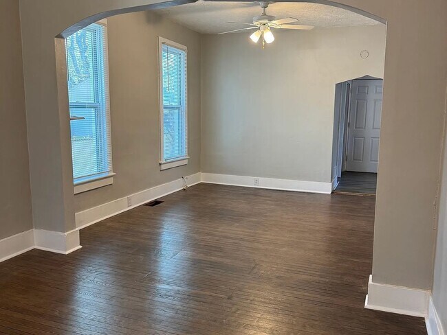 Building Photo - COMING SOON! Charming 2 Bedroom Home Near Dundee!