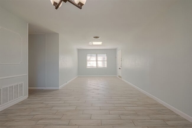 Building Photo - 3426 Bradford St