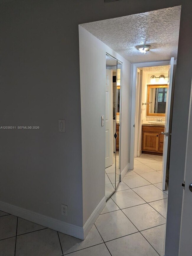 Building Photo - 9460 Tangerine Pl
