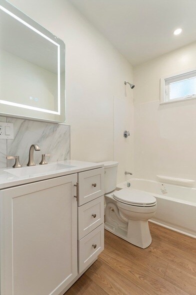 Building Photo - 27 Perrin St