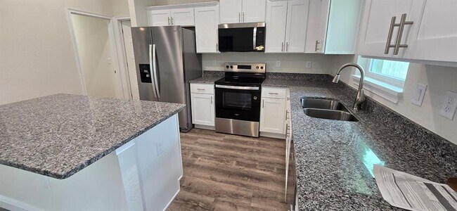 Building Photo - 25 Pecan Drive Pass