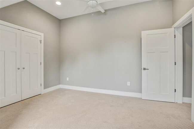 Building Photo - 5109 Lott Ave