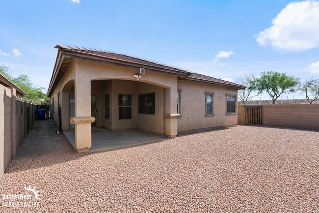 Building Photo - Beautiful 3Bdm 2Ba + Den Home Near Avondale & Goodyear!