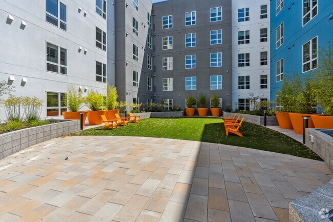 Mainline | Outdoor Courtyard - Mainline North Apartments - Santa Clara, CA