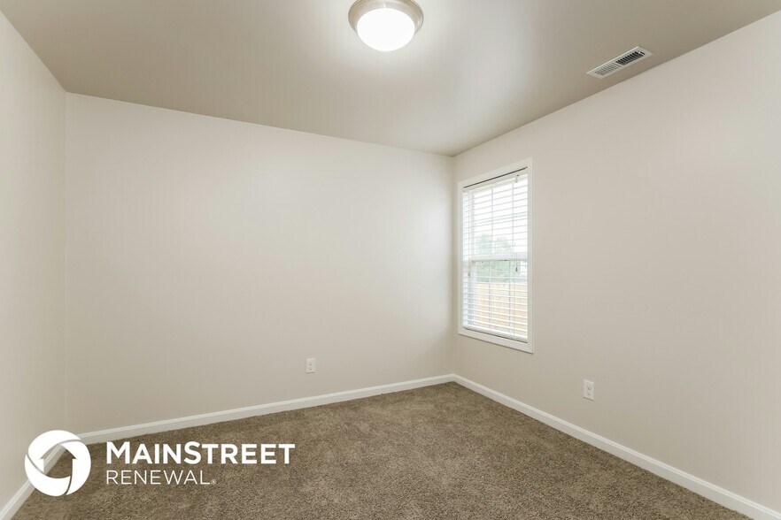 Building Photo - 11601 Top Walnut Loop
