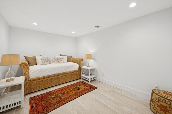 Building Photo - 5 Tanager Ln