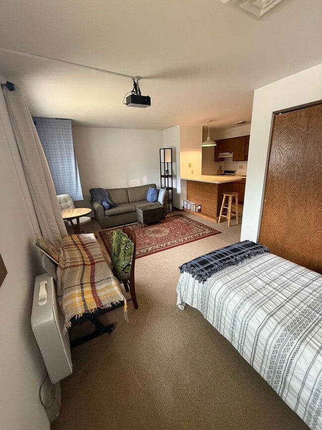 Primary Photo - 1302 Mound St