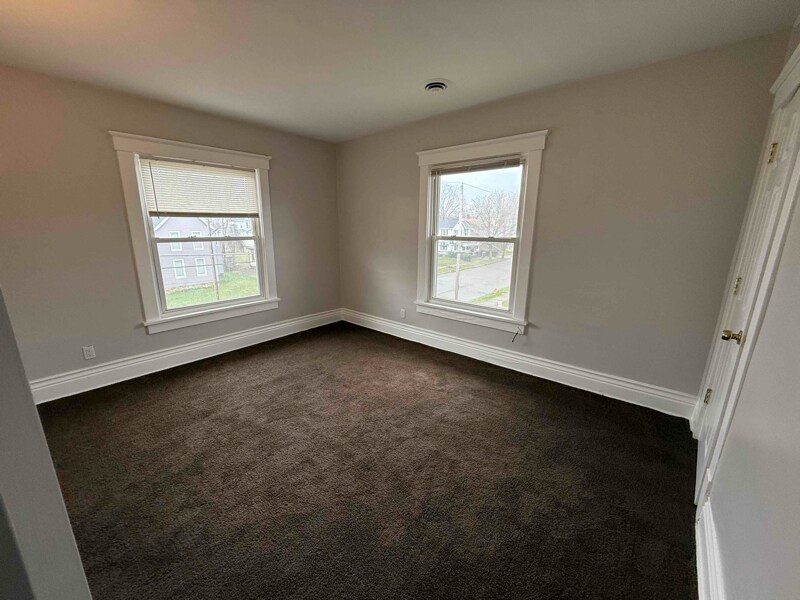 Building Photo - 505 6th St NE