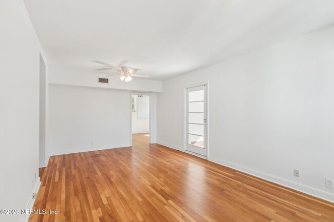 Building Photo - 1815 Largo Rd
