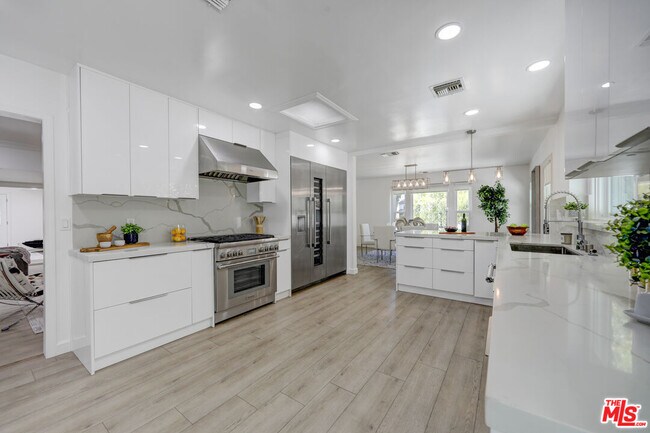 Building Photo - 344 S Camden Dr