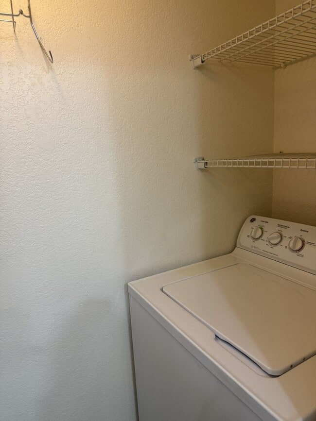 Building Photo - Newly renovated! 2 BED CONDO AT SOSSMAN & MAIN!