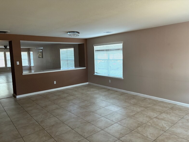 Building Photo - 327 Remington Heights Dr