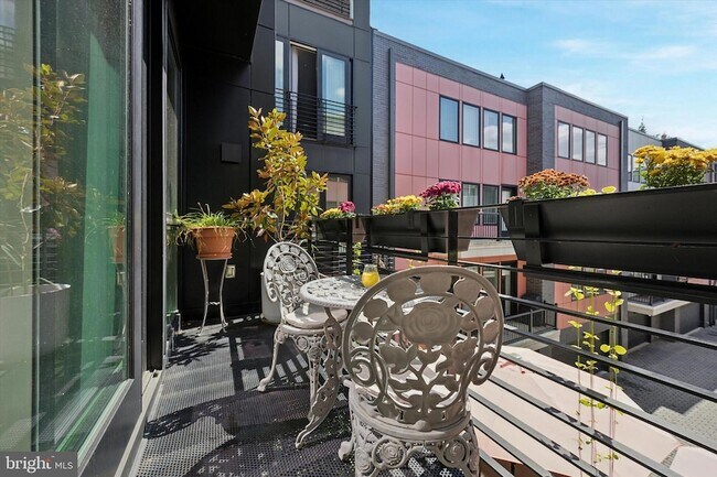 Building Photo - 620 N 3rd St