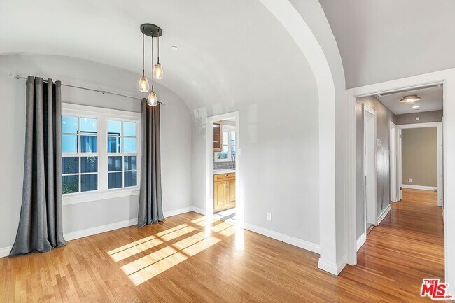 Building Photo - 2630 S Bedford St