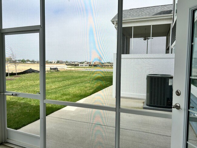 Building Photo - Large Townhome in Governors - East of Rout...