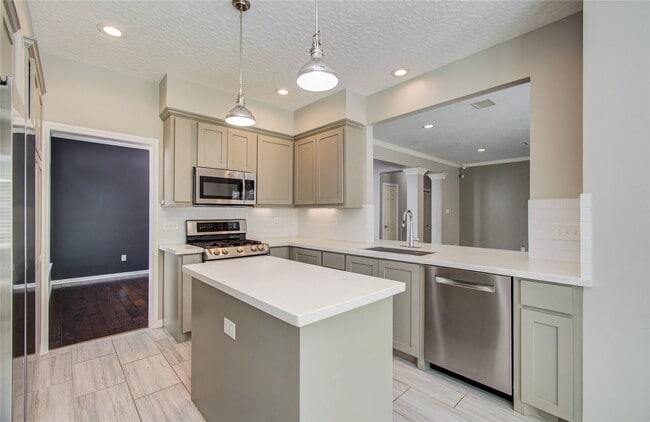 Building Photo - 14806 Flowerwood Dr