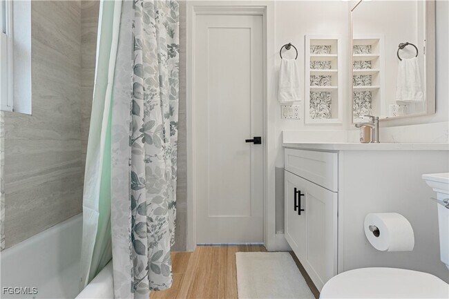 Building Photo - 2412 La Salle Ave