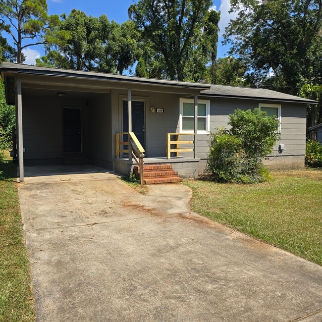 Primary Photo - 1648 Pepper Dr