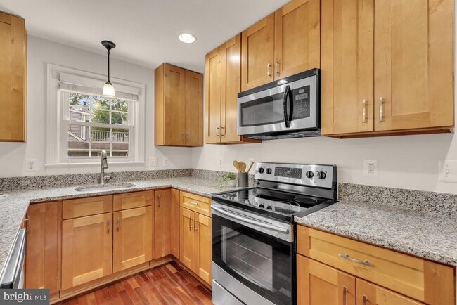 Building Photo - 8604 Woodlawn Ct