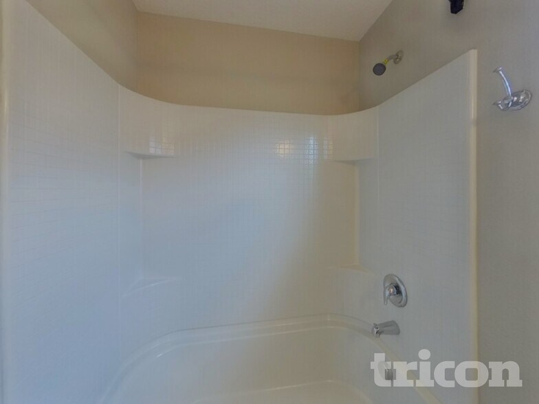 Building Photo - 2076 Bent Grass Ave