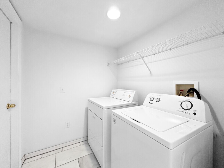 Building Photo - 1035 Ronlin St