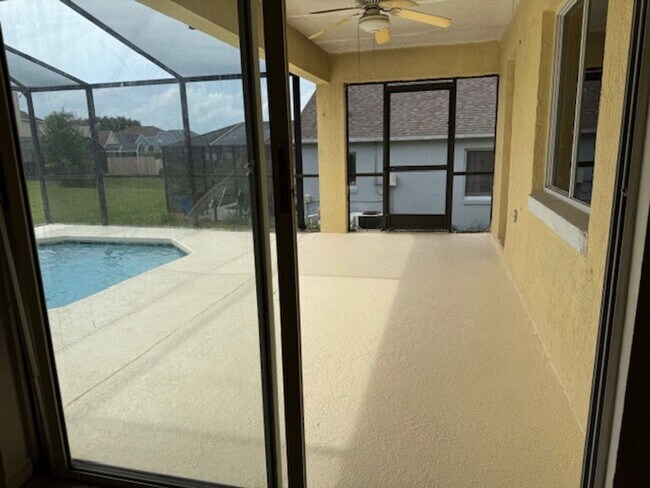 Building Photo - PRIVATE POOL - 4 BEDROOM 2 BATH HOME