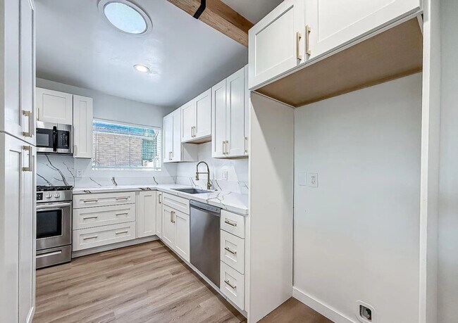Building Photo - 2431 Gramercy Ave