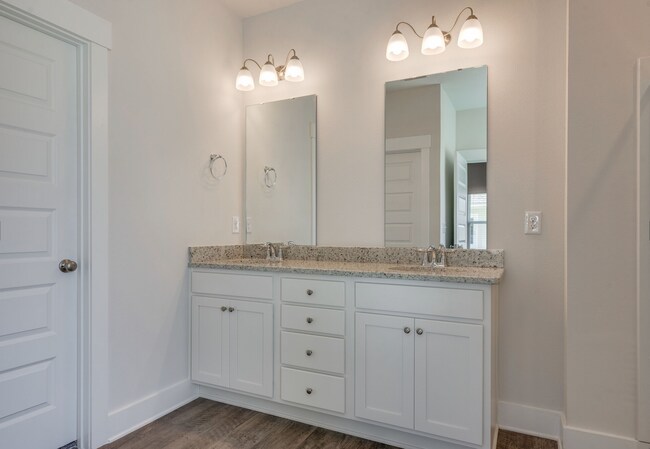 Building Photo - Beautiful 4 bedroom 2 bath in Arbor Place ...